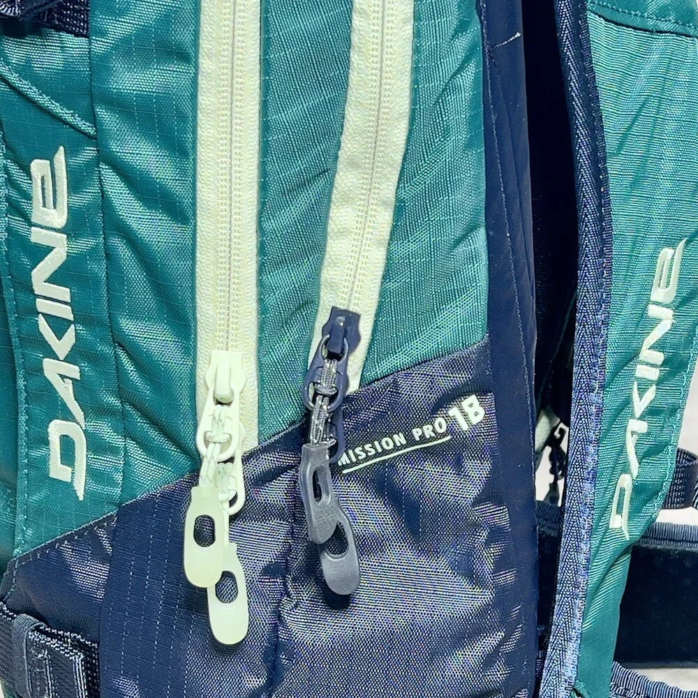 Dakine Backpack Mission Pro 18L Grean Blue School Ski Snowboard Hydration Ready